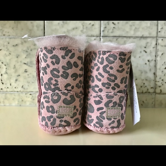 New in Box UGG Baby Booties 0/1 - Picture 2 of 4